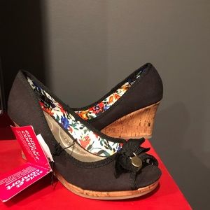 Dexflex Comfort (Payless) wedge sandal